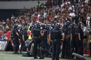 斯基拉：一家英超俱乐部询问了米兰前锋圣地亚哥的信息（斯基拉：英超球队已打听米兰前锋圣地亚哥的情况）