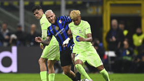 热刺告别战，孙兴慜父亲孙雄正现场观战儿子与纽卡的比赛