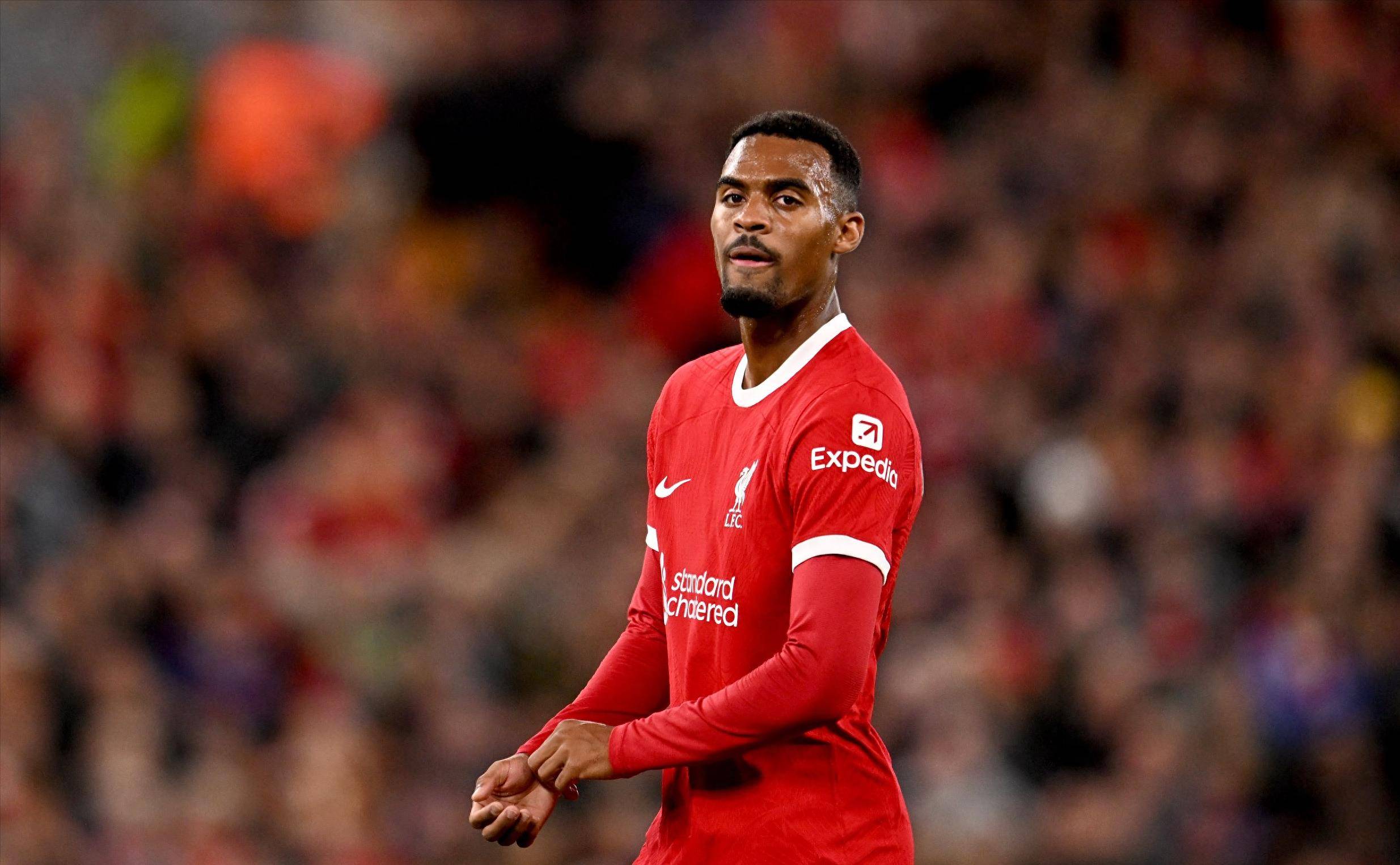 阿森纳主场遭维拉逆转，失去三分，表现不佳，球迷失望。