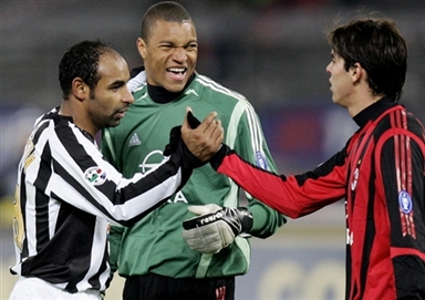 五大联赛周末看点：西甲意甲迎榜首大战 谁掉队？（周末五大联赛前瞻：西甲、意甲上演榜首对决，谁会掉队？）