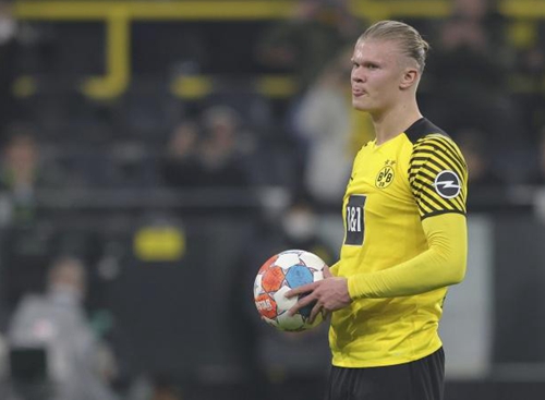 李冰冰三刷新疆滑雪场，明星效应如何引爆冰雪经济？（李冰冰三度打卡新疆滑雪场：明星效应如何带火冰雪经济？）