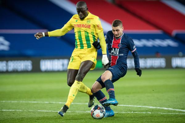 曼联中场梅努的未来：从边缘到重生（从边缘到崛起：曼联中场梅努的前路）