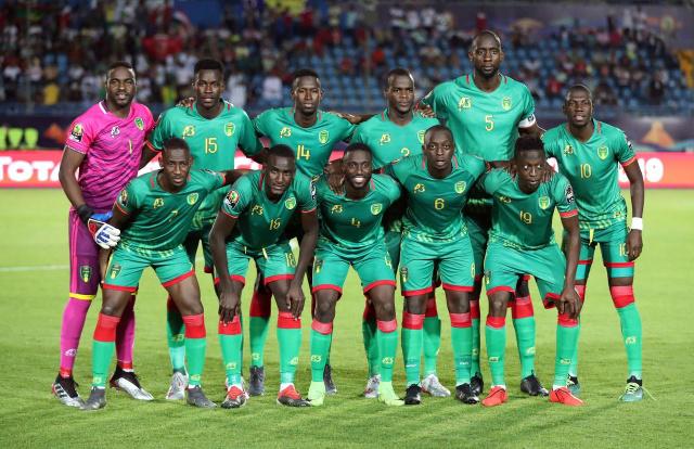 欧文突破防守助攻制胜（欧文突破重围送出致胜助攻）