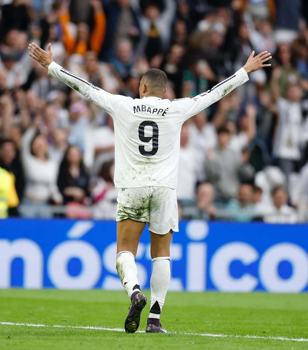 国足备战强度升级，全队深夜加练（国足备战强度加码，全员深夜加练）