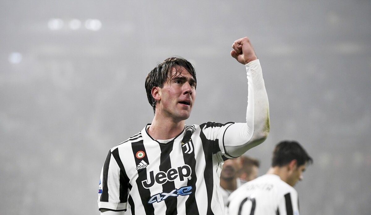 中超11月最佳阵容：法比奥、瓦科领衔，吴曦、王燊超入选（中超11月最佳阵容出炉：法比奥、瓦科领衔，吴曦与王燊超在列）