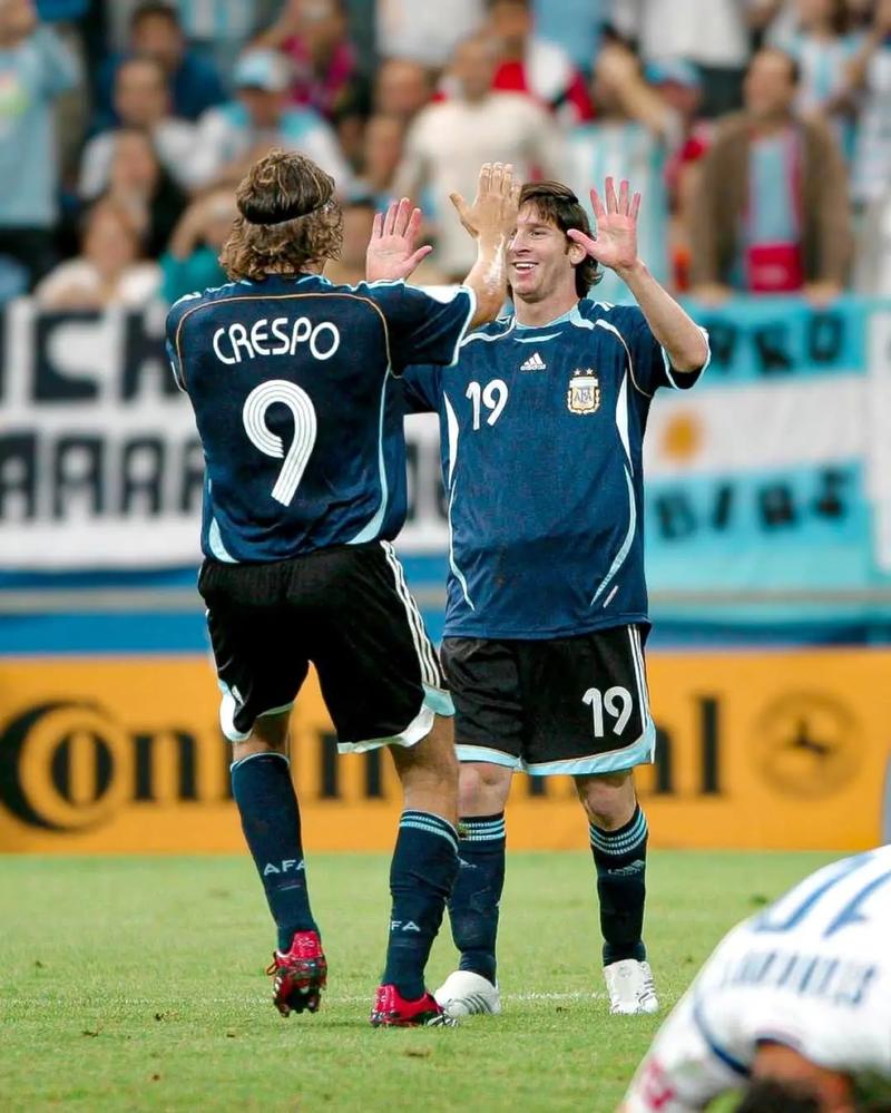 媒体人：华莱士竞技状态不佳离开新疆队，到队仅10天便离队