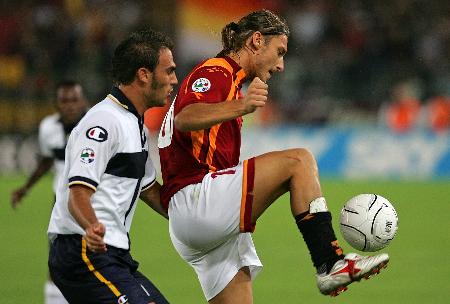 场均1.15球！两大前锋13轮只进3球！罗马有意引进英超两大射手（火力告急：场均仅1.15球、两前锋13轮合进3球，罗马锁定英超双枪补强）