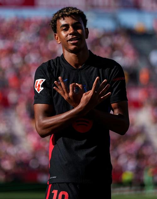 西甲焦点战：皇家奥维耶多步步紧逼马略卡，赛季前景扑朔迷离（西甲重磅对决：奥维耶多紧咬马略卡，赛季前景悬念陡增）