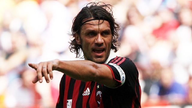 反对者抨击拉波尔塔：诺坎普还没完工，你们到底在庆祝什么？