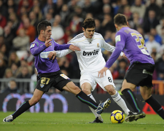 高颜值一家人！排球世界冠军晒全家福，两儿一女粉雕玉琢漂亮可爱（排球世界冠军晒全家福：一家颜值在线，两儿一女精致可爱）