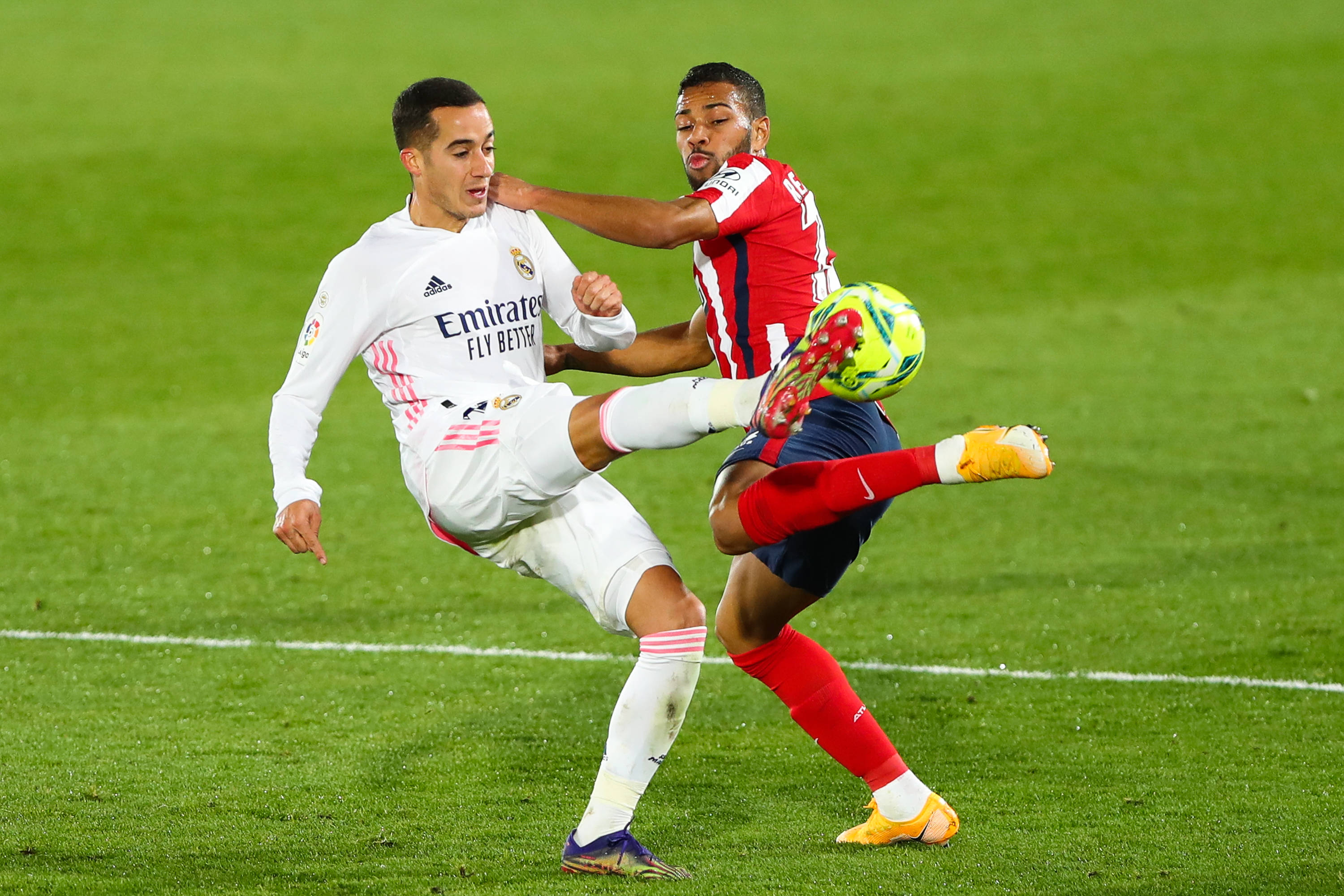 前锋单场两助攻一进球，表现全能