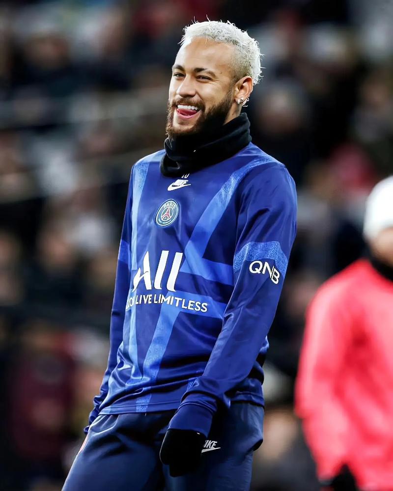 东契奇31+15+11詹皇末节12分，艾顿打爆21中4大帝，湖人力克76人（东契奇31+15+11，詹皇末节独取12分；艾顿压制大帝21投仅4中，湖人击败76人）