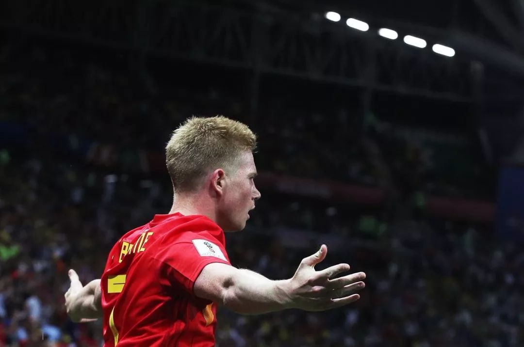 梅西获美职联MVP并率队首夺总冠军，雨中致歉开幕式取消（梅西荣膺美职联MVP率队首夺总冠军，雨中开幕式取消他现场致歉）