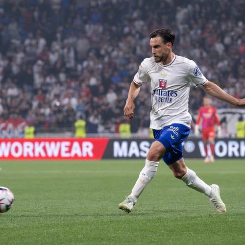 半场战报：格拉茨风暴0-0诺丁汉森林，吉布斯-怀特失点